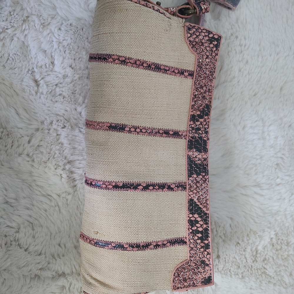 Clutch/wristlet w/ pink snake print trim NWOT